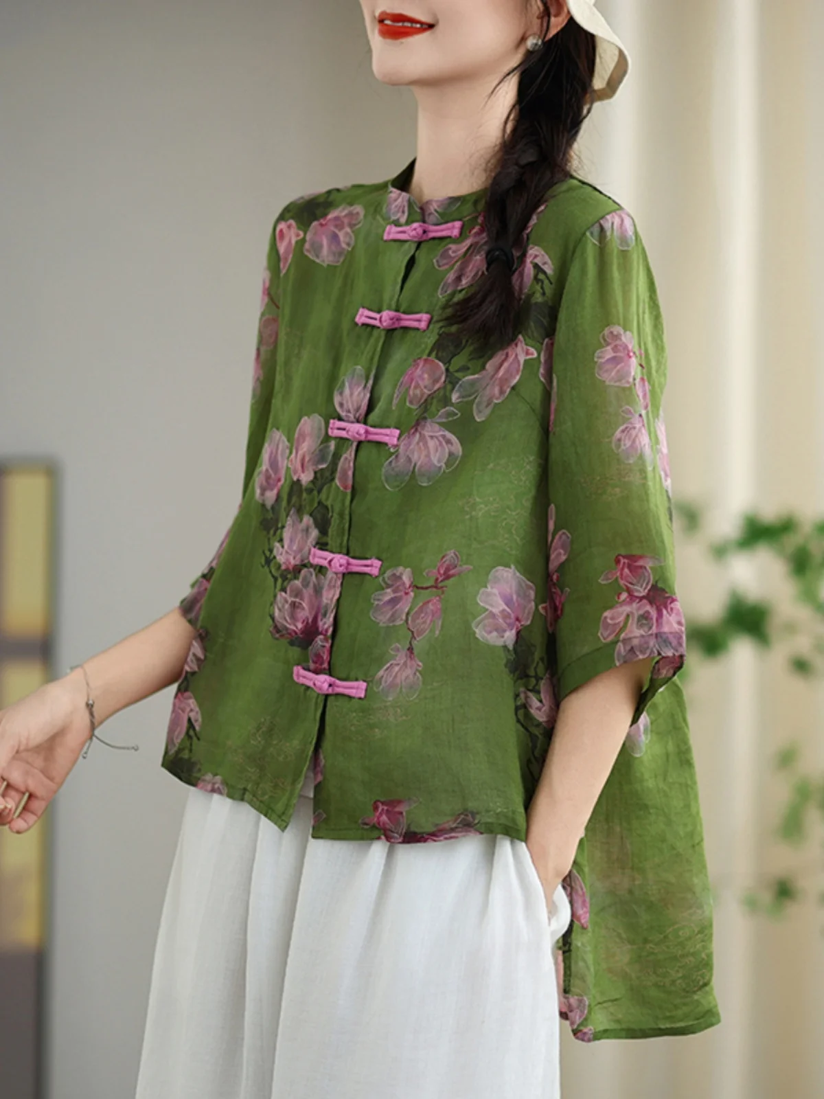 Csa Fena de Botão Estilo Chinês Artístico com Estampa Retrô em Linho, Manga Curta na Frente e Longa Atrás, Top Fen...