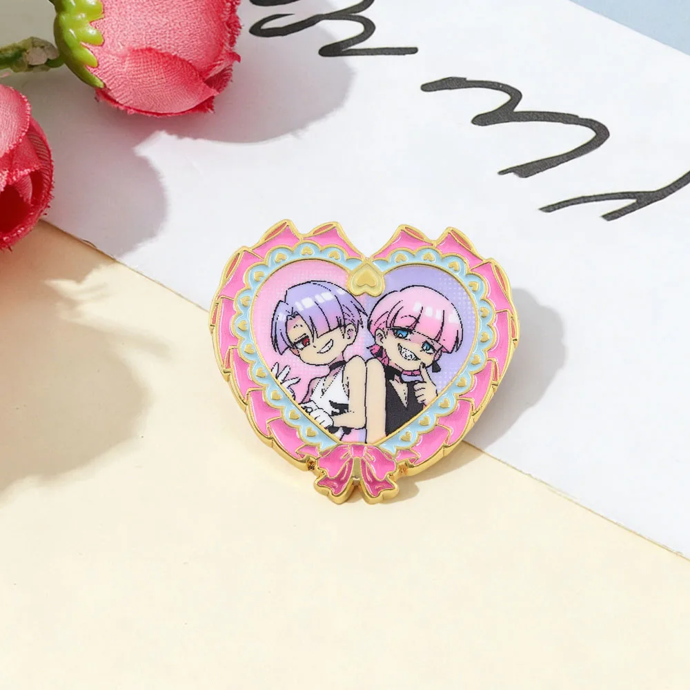 Angel Brothers Emaille-Brosche Rosa Herz Schleife Abzeichen Panty & Stocking with Garterbelt Manga Anstecknadel Fan-Zubehör Freundesgeschenk – Detail 13