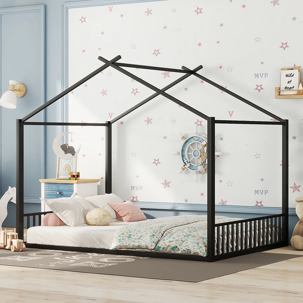 KOMHTOM Cama infantil plana con estructura de hierro estable, color negro, 140x200 cm, con bonita franja decorativa, duradera y resistente con alta resistencia.