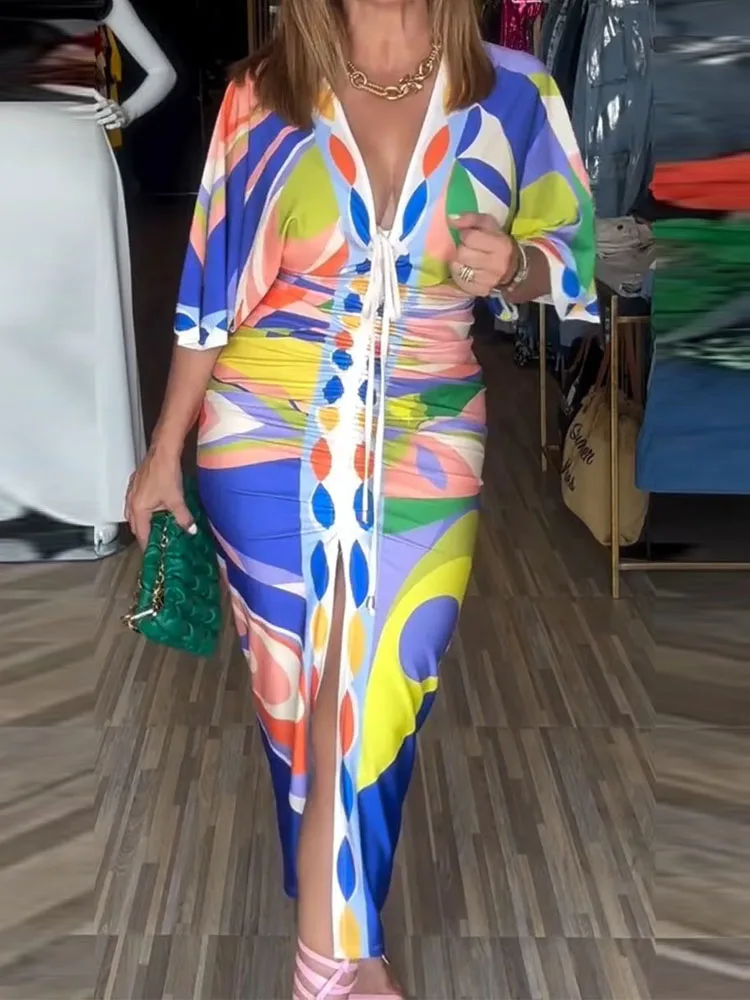 เดรสแฟชั่นสีสันตัดกัน แขนครึ่งตัว ทรงวี คอวี เอวสูง กระโปรงทรงห่อสะโพก ดีไซน์ผ่าข้าง ทรงเข้ารูป ยาว เหมาะสำหรับงานเลี้ยง