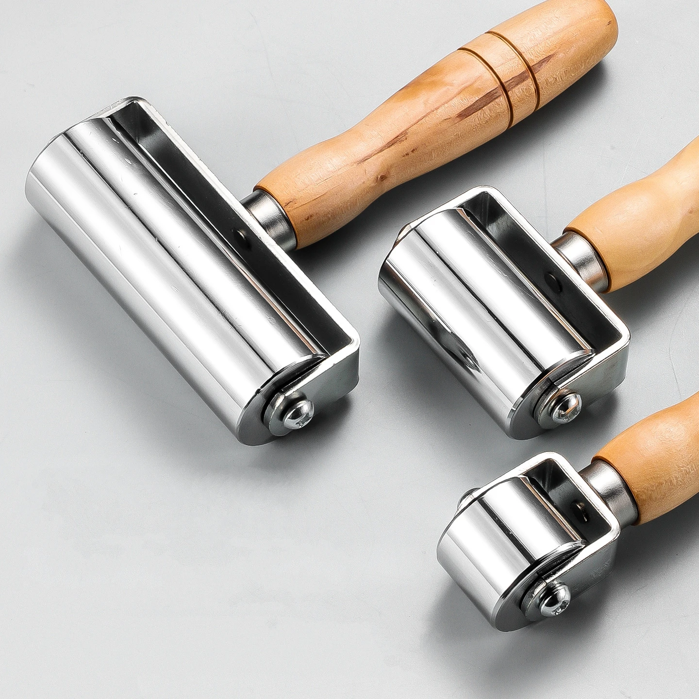 

Wooden handle solid hand push roller leather edging device for flattening leather material and fitting DIY leather edging device