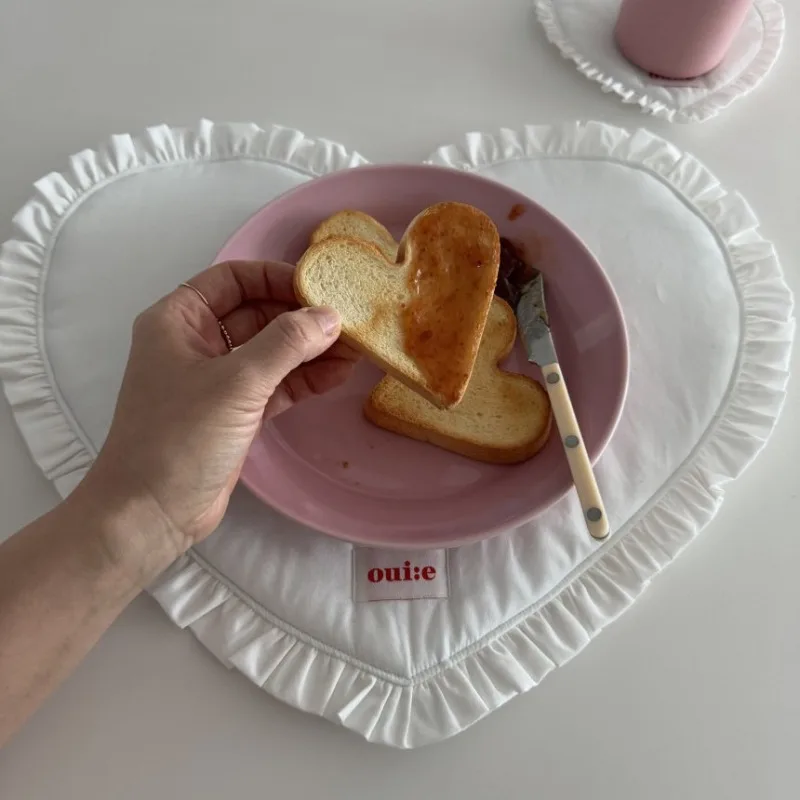 

Ins корейский сплошной цвет в форме сердца коврик для еды чашка для воды милый сложенный кружевной десертный коврик для фото