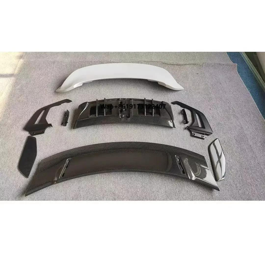 Runde for 992 GT3  the Dry Carbon Fiber Tail Supports Lifting Brackets to Secure the Body for Greater Stability