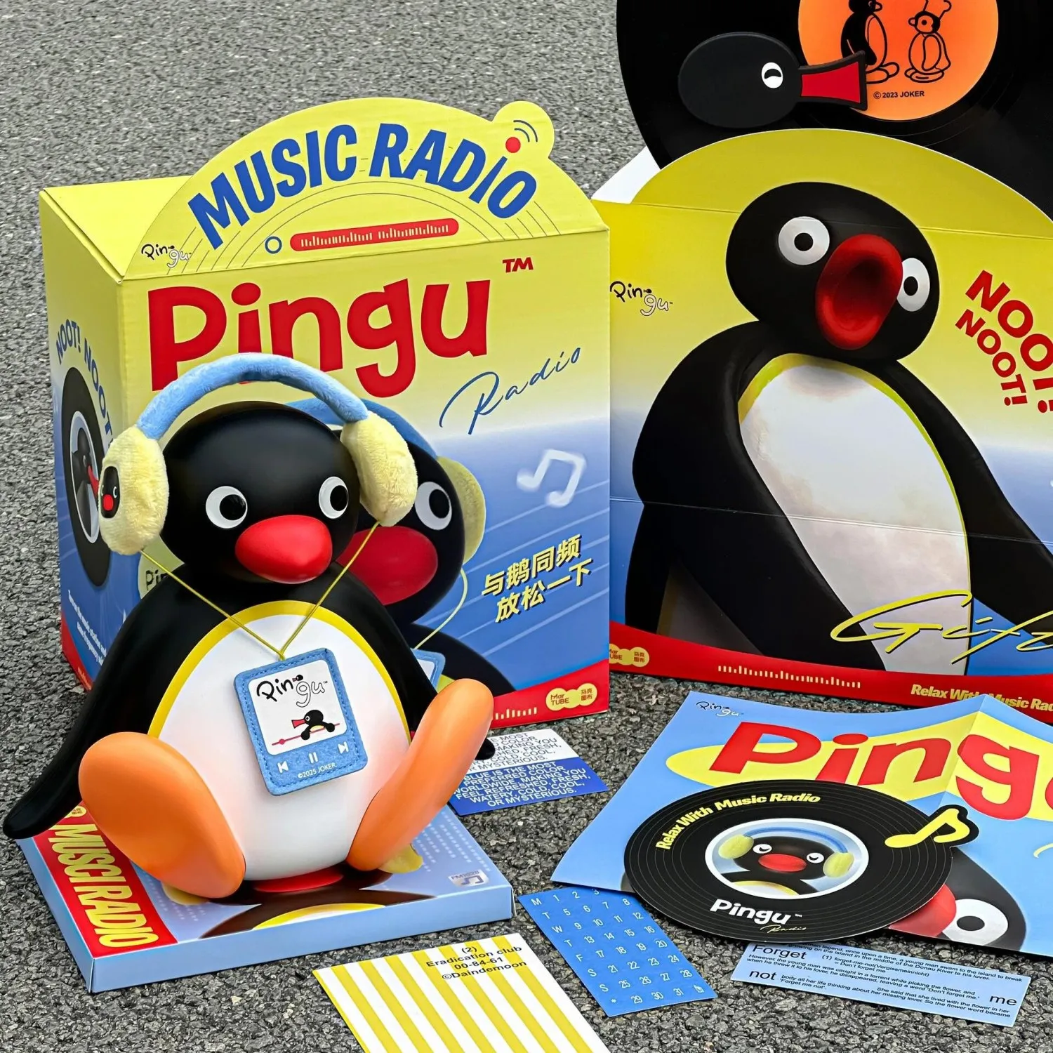 Cute Pingu Portable Mini Bluetooth Speaker, Music Play & Head Shaking, Desktop Decor, Creative Gift for Kids Birthday