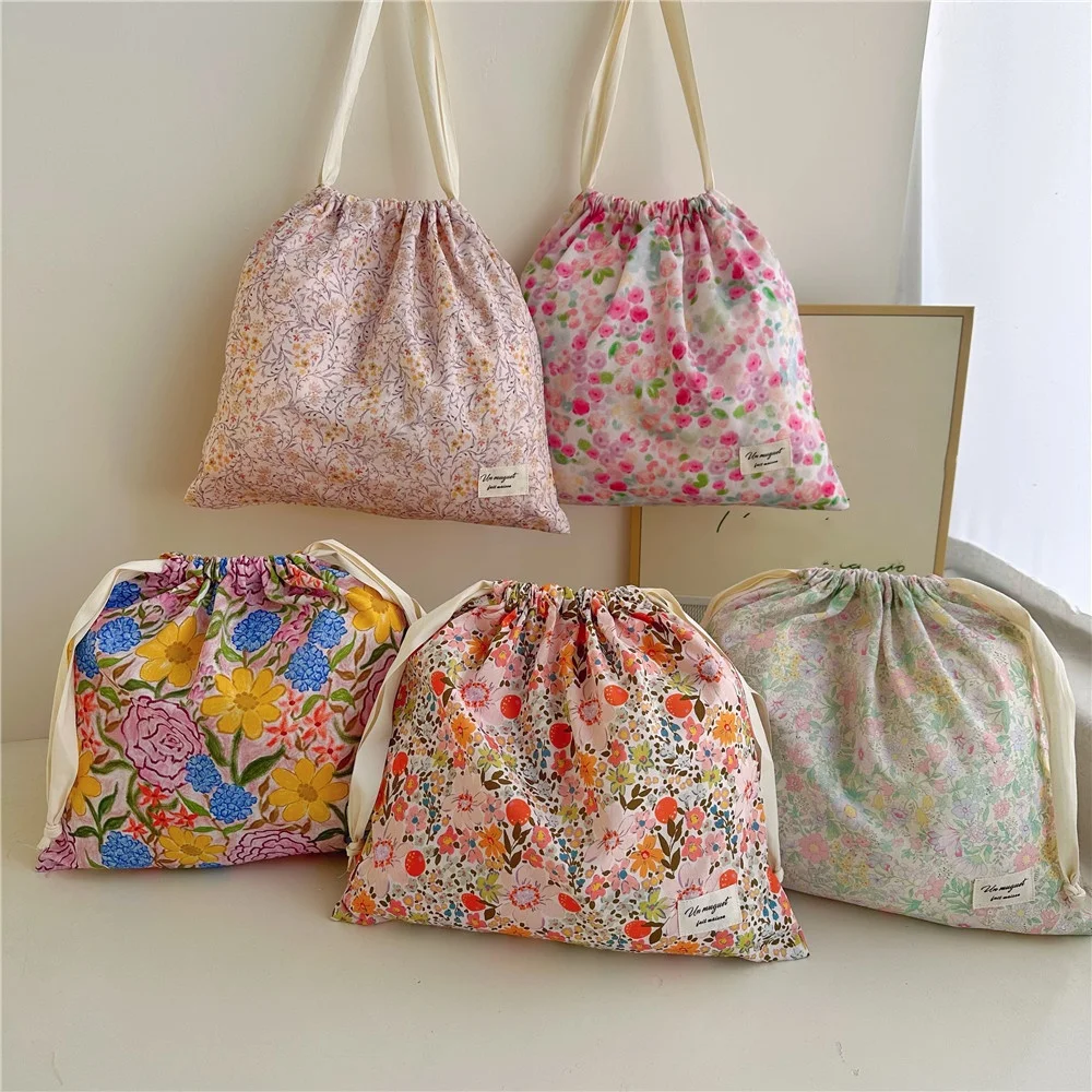 Watercolor-Style Floral Retro Drawstring Storage Bag, A Travel and Portable Storage Bag for Underwear