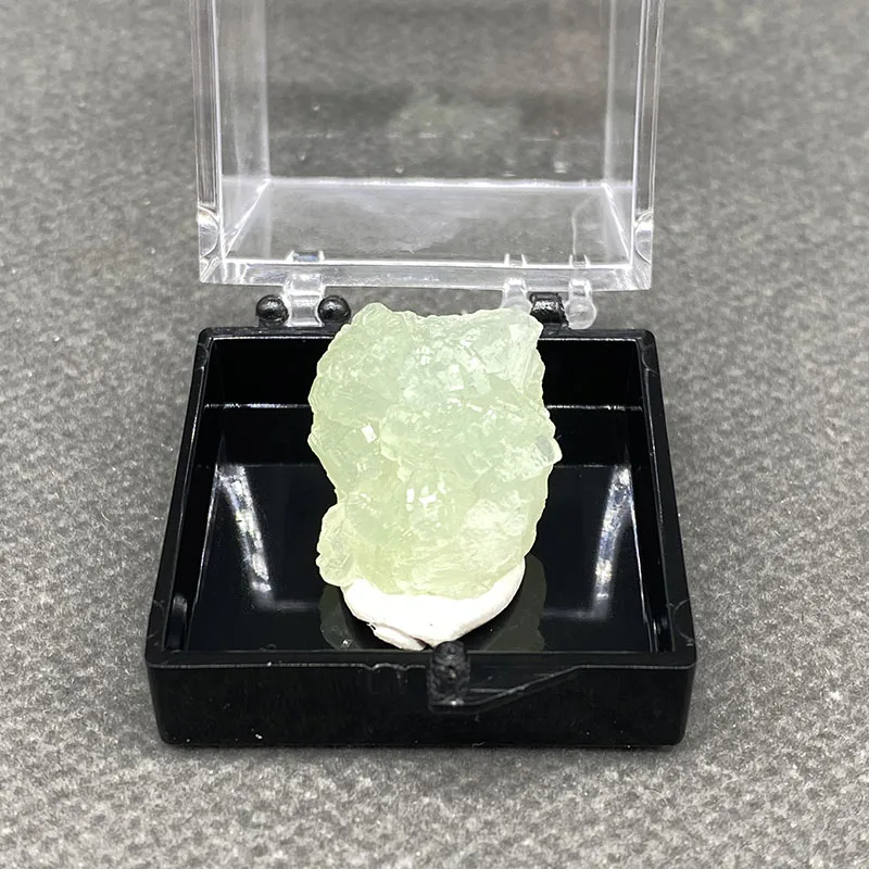 100%  Natural Prehnite Mineral Specimens Stones and Crystals Healing Crystal   +Box size:35*35*35 mm