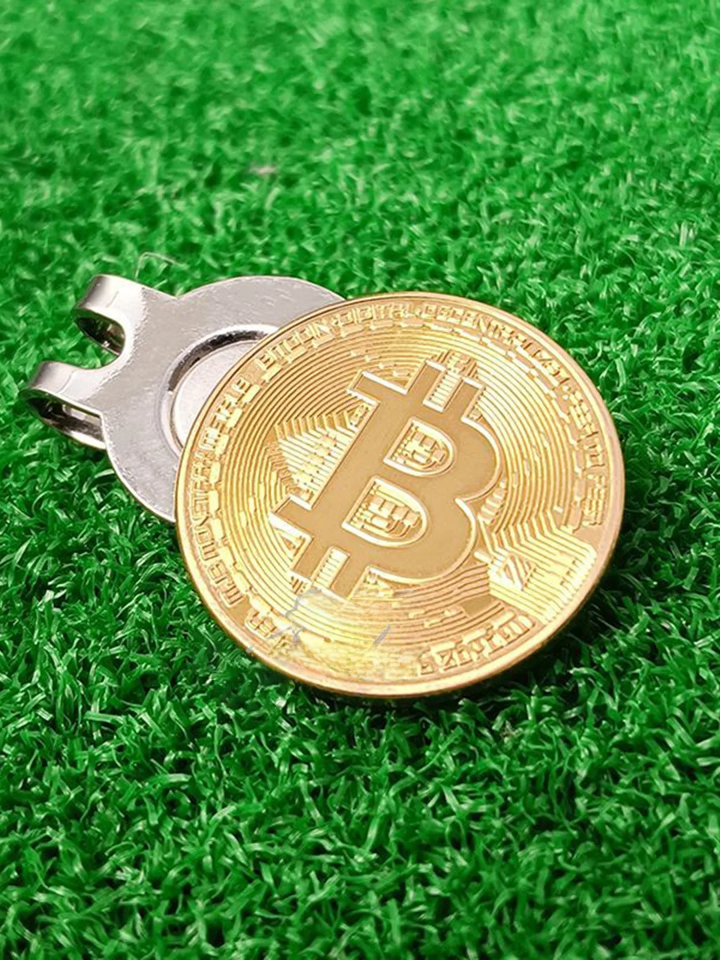clipe-magnetico-para-chapeu-de-golfe-com-design-bitcoin-dourado-material-metalico-marcador-de-posicao-de-bola-de-golfe-estilo-moderno-simples-acessorios-esportivos