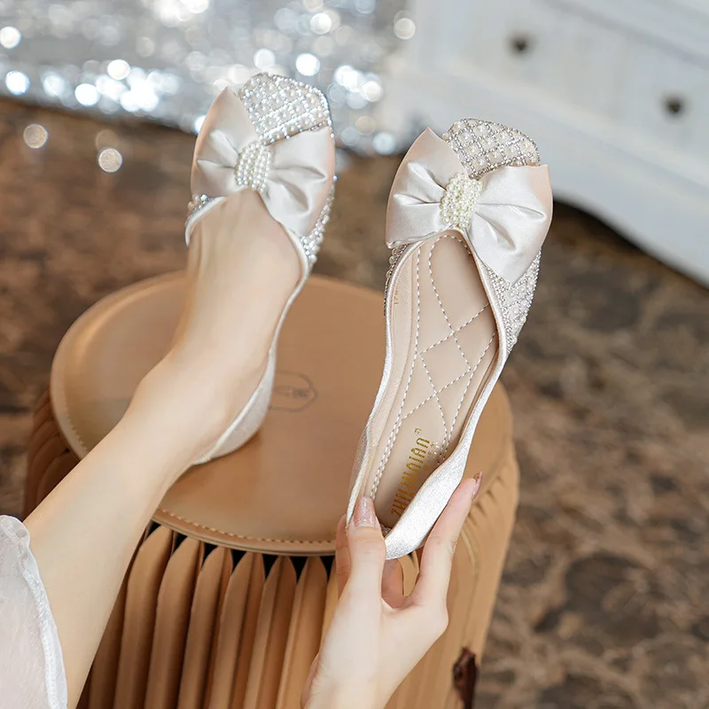 2024 Spring New Versatile Shallow Mouth Pearl Water Diamond Bow Flat Bottom Ladle Shoes Large Women's Shoes