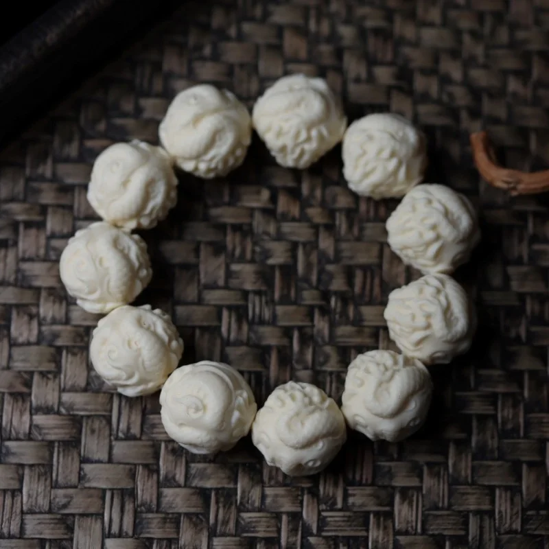 Ivory fruit with carved dragon head, seven-petal Rudraksha bracelet, auspicious cloud beads, Maitreya Buddha decorative