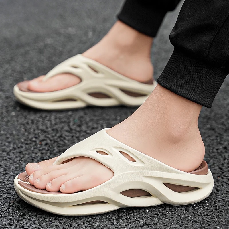 New Men's Flip Flops Outdoor Indoor Slippers Thick Soft Sole Men Beach Sandals Non-slip Bathroom Home Men Slippers Flip Flops