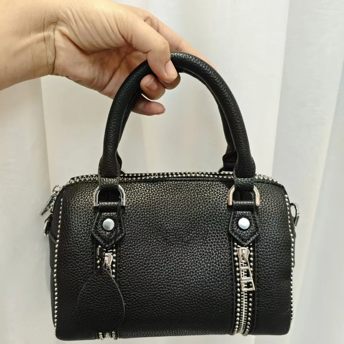 

New Black Lychee Pattern Women's PU Leather One-Shoulder Crossbody Handbag Fashionable Bucket Bag Accessory for Ladies
