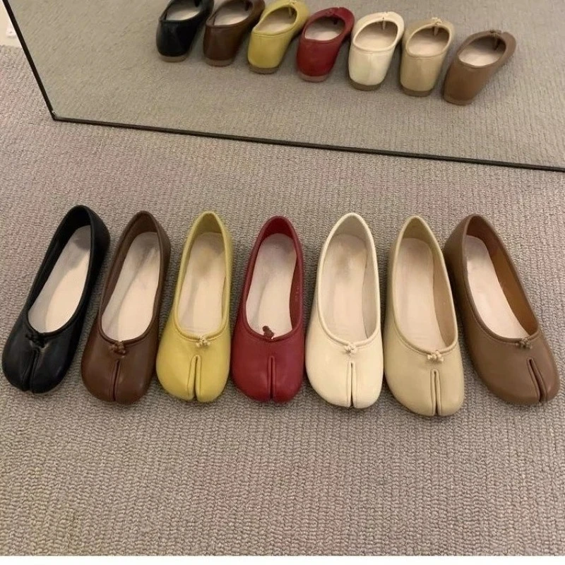 Flat-soled women's shoes 2026 spring and autumn horseshoe split-toed thumb pig's trotters boat shoes red ladyshoes