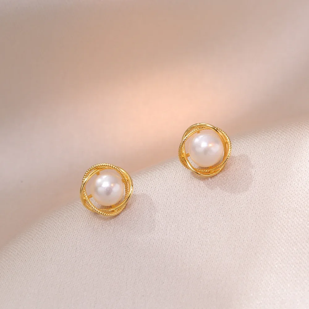 

Fashion simple flower natural freshwater pearl stud earrings for women