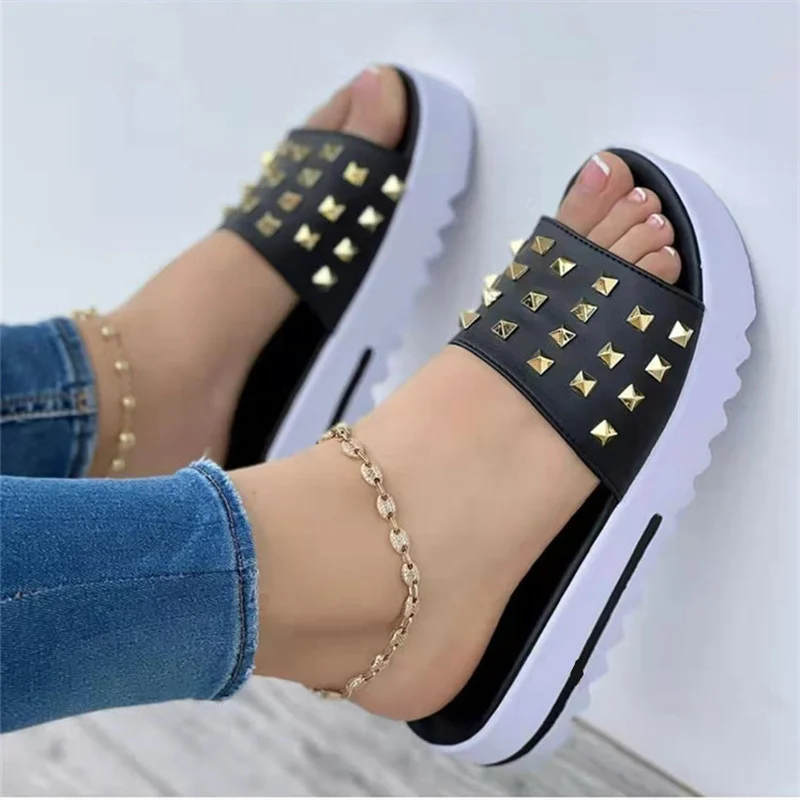 Summer Beach Flat Sandals Women PU 2022 Fashion Comfortable Slippers Summer Lazy Outdoor Sexy Anklet Golden Wedge Sandals Ladie