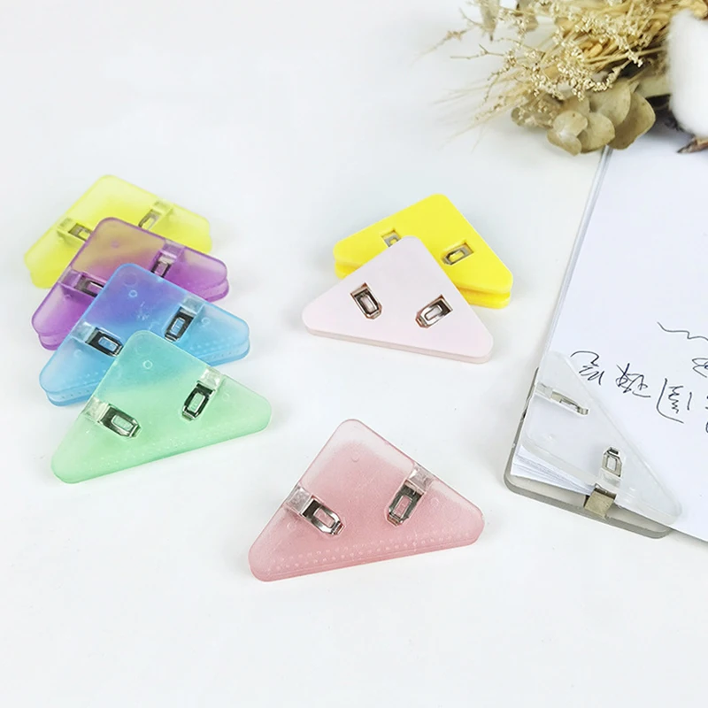 Clip triangolare multifunzione Clip angolare ad angolo retto impedisce al libro di arricciare l'angolo della carta reattiva per studenti