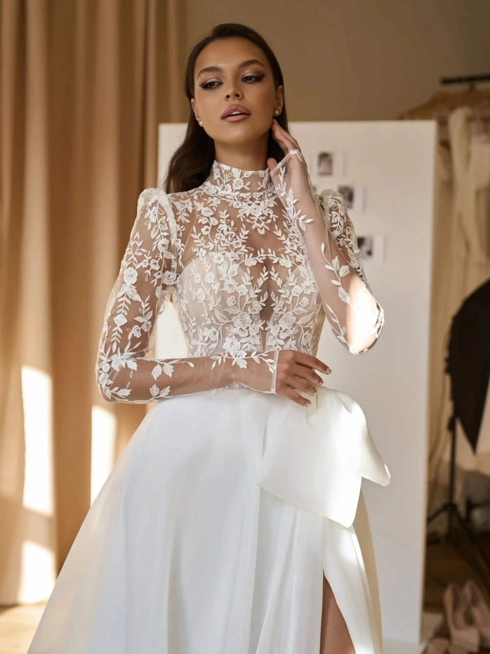 Abito da sposa a maniche lunghe con collo alto Abito da sposa classico con applicazioni Grazioso abito da sposa lungo con fiocco a trapezio Robe De Mariée personalizzato