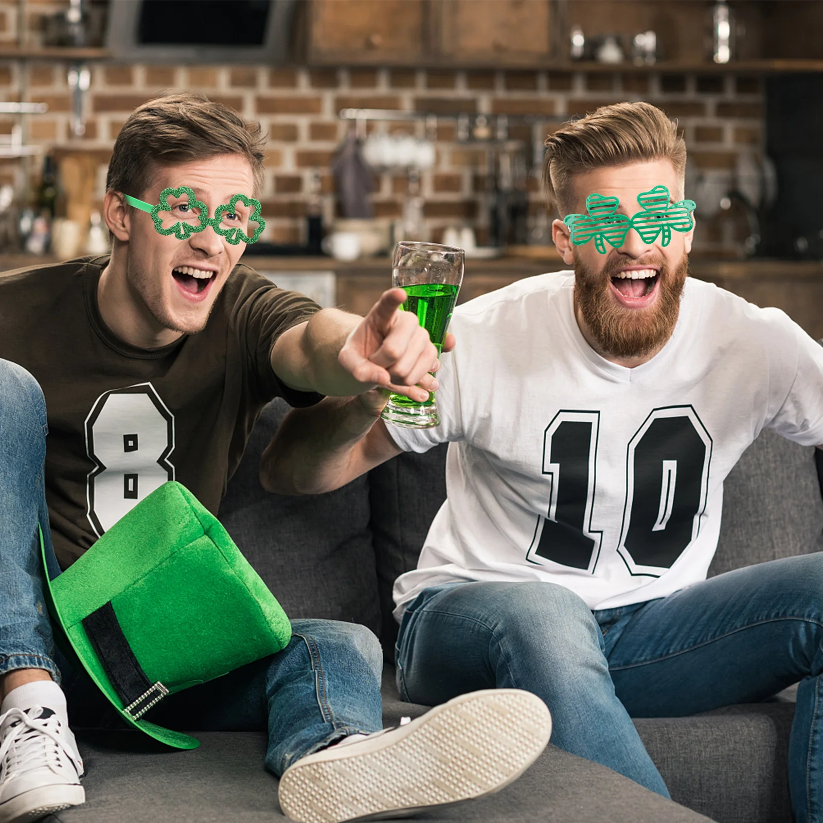 2 Buah Kacamata Clover Shamrock Aksesoris Irlandia Dekorasi Foto Festival Plastik Patty Day St. Patricks