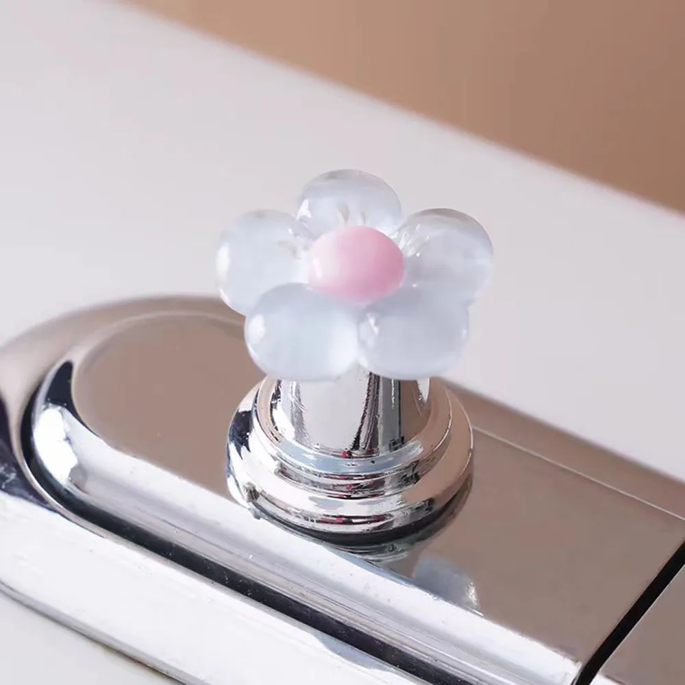 1pcs Flower Shaped Toilet Presser Love Toilet Press Button Tank Push Switch Water Tank Buttons Nail Protector Bathroom Decor