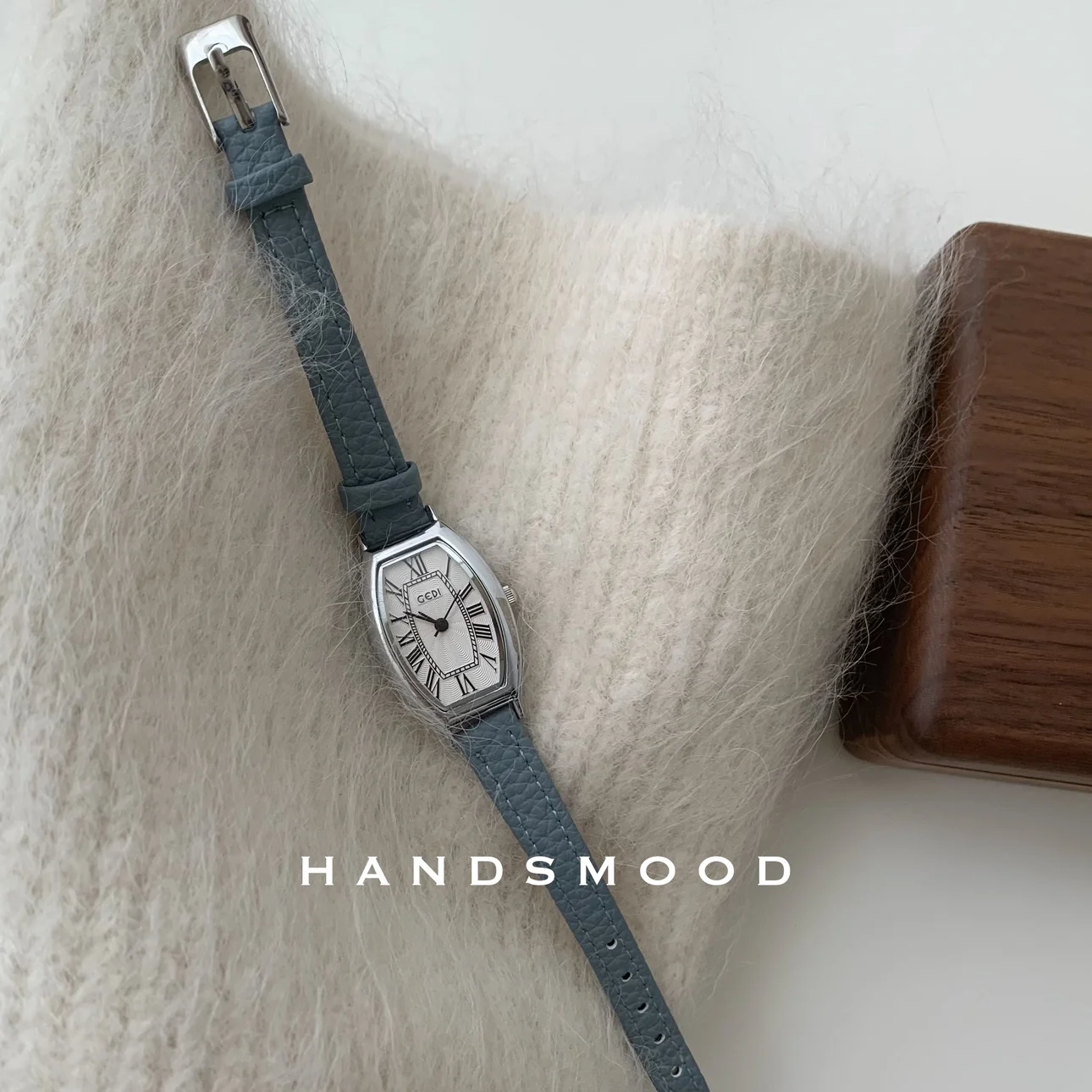 

Barrel-shaped belt small dial Korean women's quartz watch temperament simple women