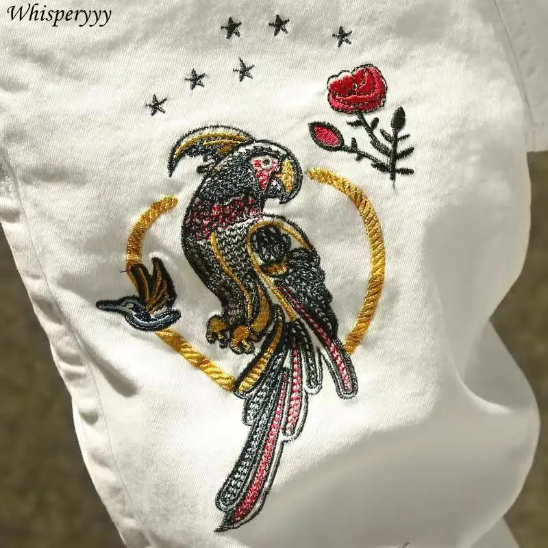 Pantalones cortos vaqueros bordados blancos de verano, ropa para hombre, pantalones finos de cinco puntos, ropa de calle, pantalones vaqueros informales para hombre