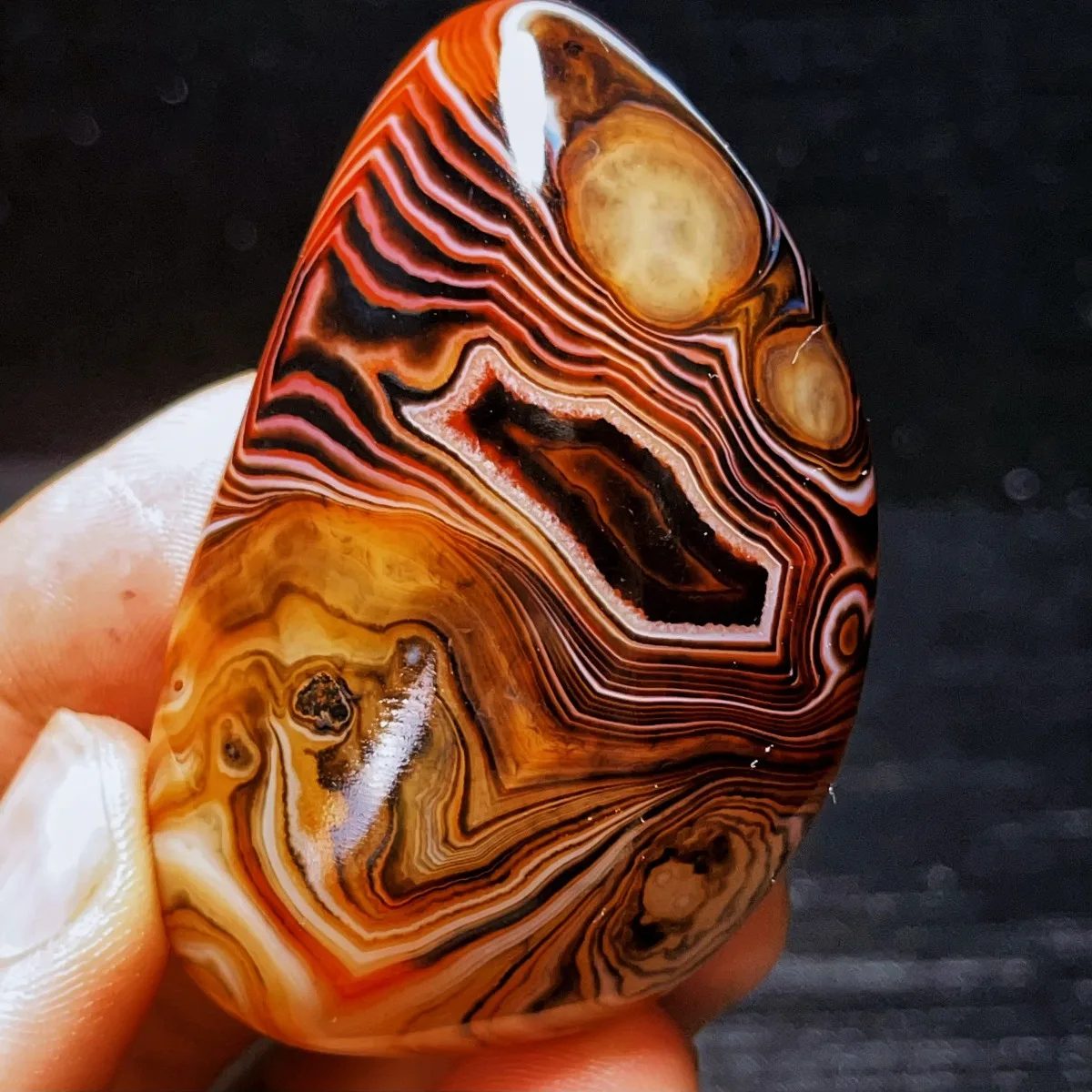 Natural Banded Agate Pocket Stone, Polished Tumbled, Smooth Texture, Terrarium Decor, Crystal Collection, Table Display