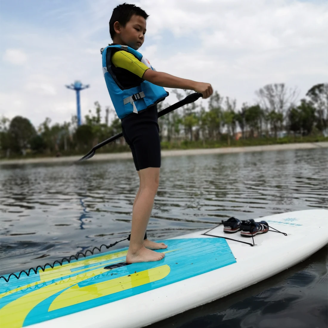 

Горячая распродажа: Жесткая SUP-доска из формованного полиуретана и HDPE, прочная и универсальная