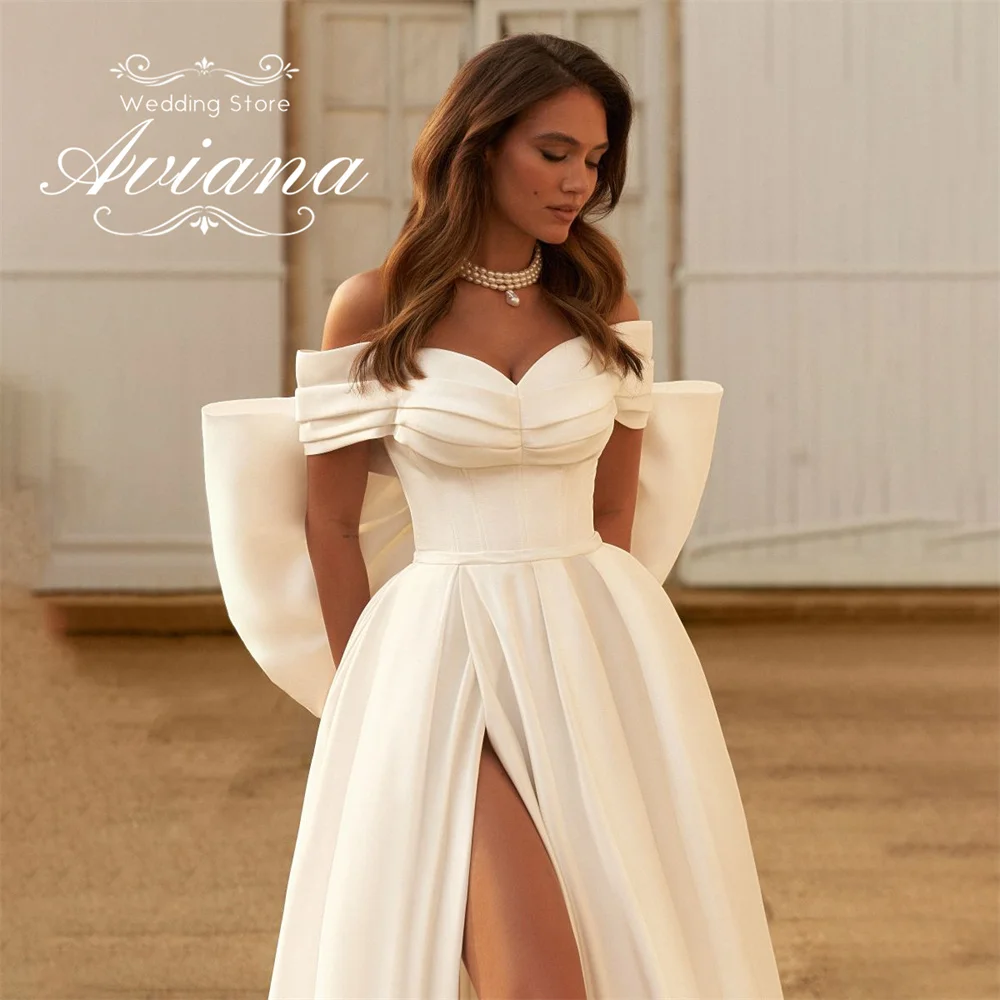 فستان زفاف Aviana مخصص على شكل قلب على شكل حرف a مع فيونكة خلفية وفتحة عالية سويب تراين بطول الأرض وكشكشة على طراز الأميرة الأنيق