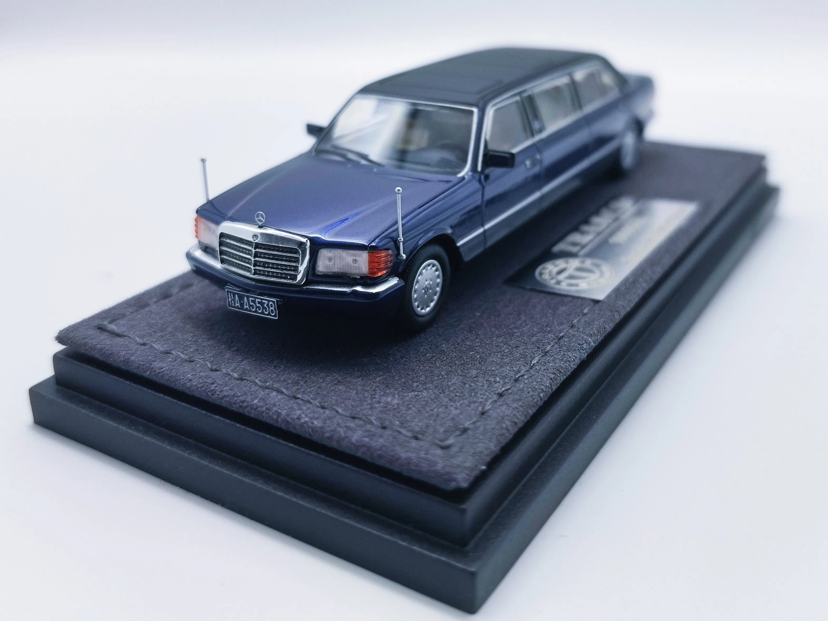 1:64 S-Class W126 Extended Limousine TRASCO 1000SEL Alloy Car Model