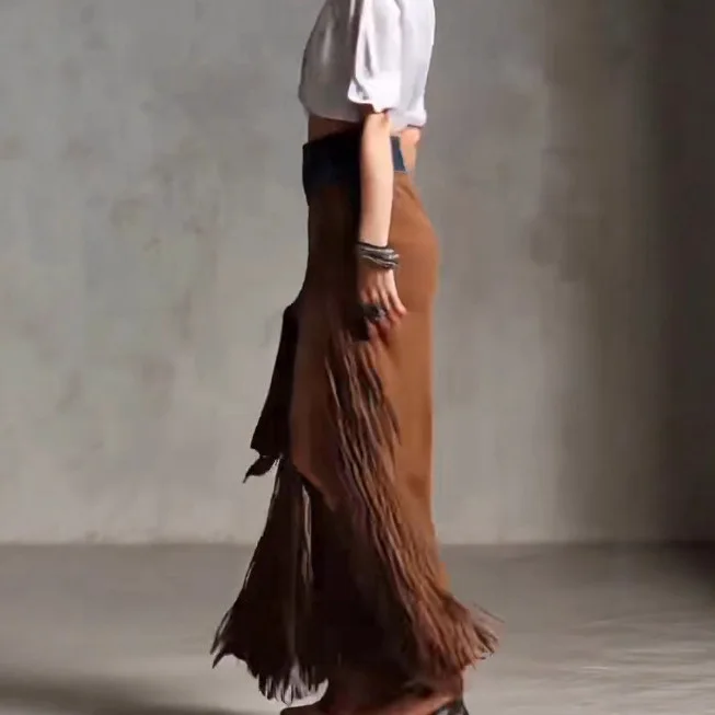Spódnica damska z frędzlami zakrywająca biodra, nowa kolekcja 2026, wiosenna, seksowna i elegancka, jednolita kolorystyka, nieregularna spódnica jeansowa dla kobiet.
