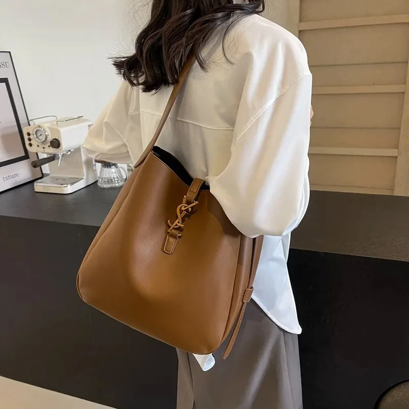 2025 New Bucket Bag for Women - Spacious Crossbody Shoulder Bag, Trendy Large Capacity Bag, Fashionable Daily Commute Purse