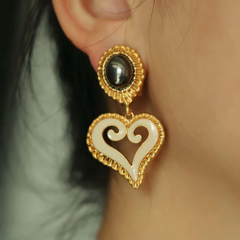 Europe American Vintage Enamel Heart Brooch Earrings Luxury Set Woman Retro Holiday Gifts Jewelry Trend