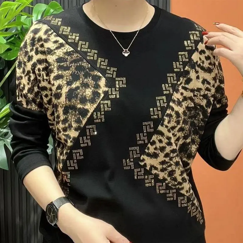 

Stylish Geometric Leopard Spliced Pullovers Spring Autumn Casual Round Neck Female Clothing Commute Chic Diamonds Loose T-shirt