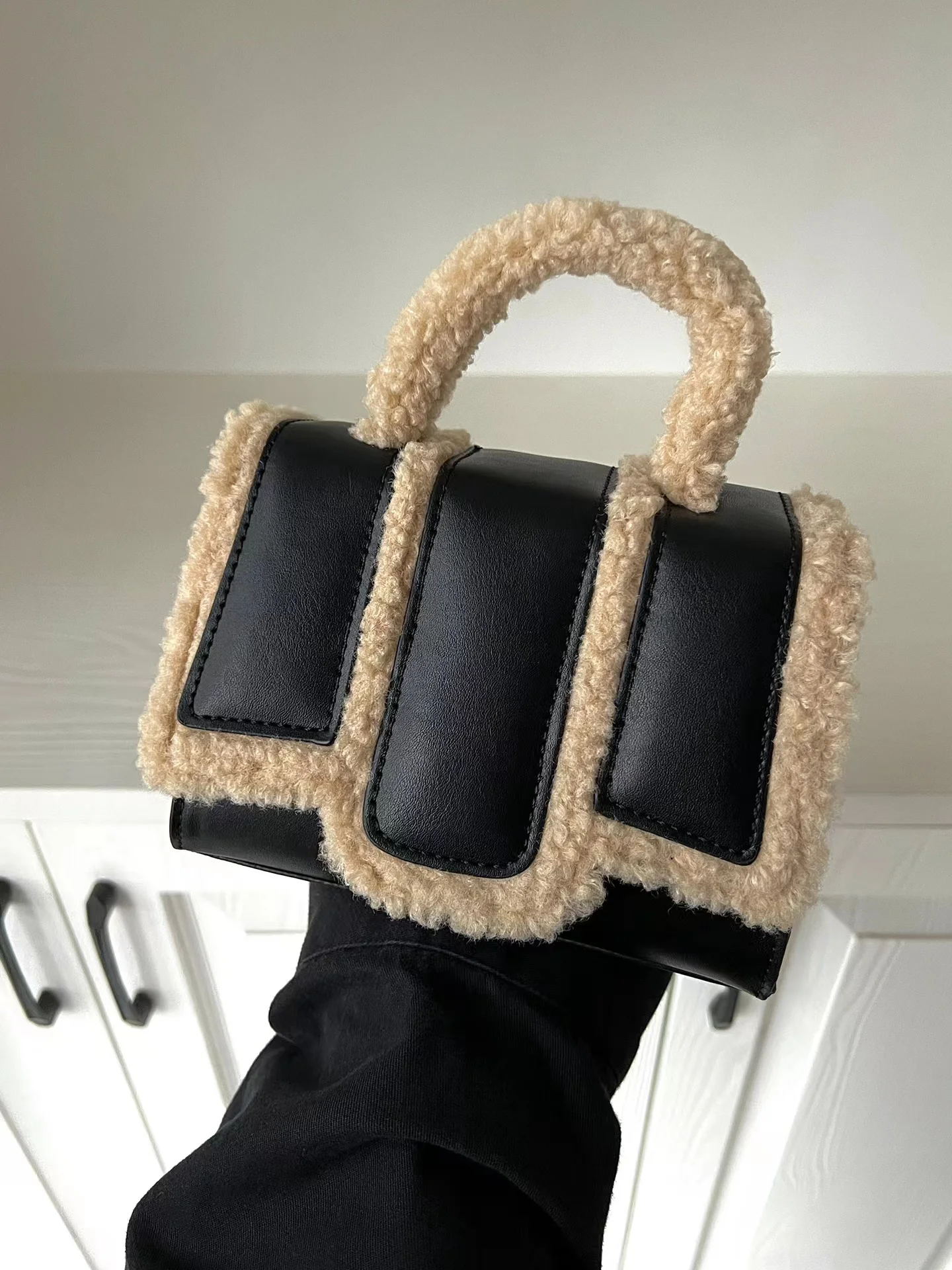 Lamb Wool Spliced PU HandBag Women 2023 Autumn/Winter New Simple   Advanced Small Black Bag Exquisite Versatile Crossbody Bag