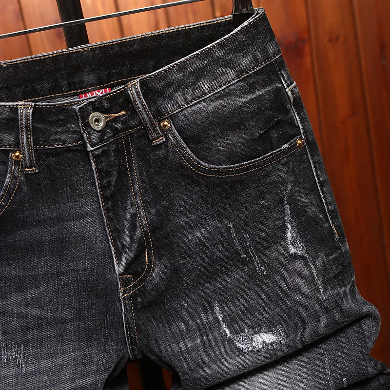 High street denim shorts for men in summer, slim fit straight leg, torn hole patch, scraped retro five quarter horse pants