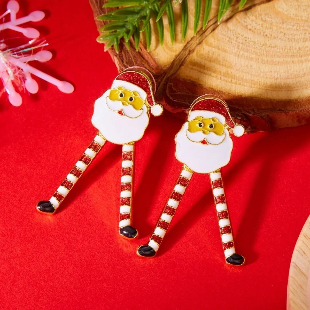 Weihnachtliche kreative Ohrhänger mit simulierten Perlen und langen Beinen im Weihnachtsmann-Design für Damen, Neujahrs-Ohrschmuck mit Lebkuchenmann und Schneemann. – Detail 34