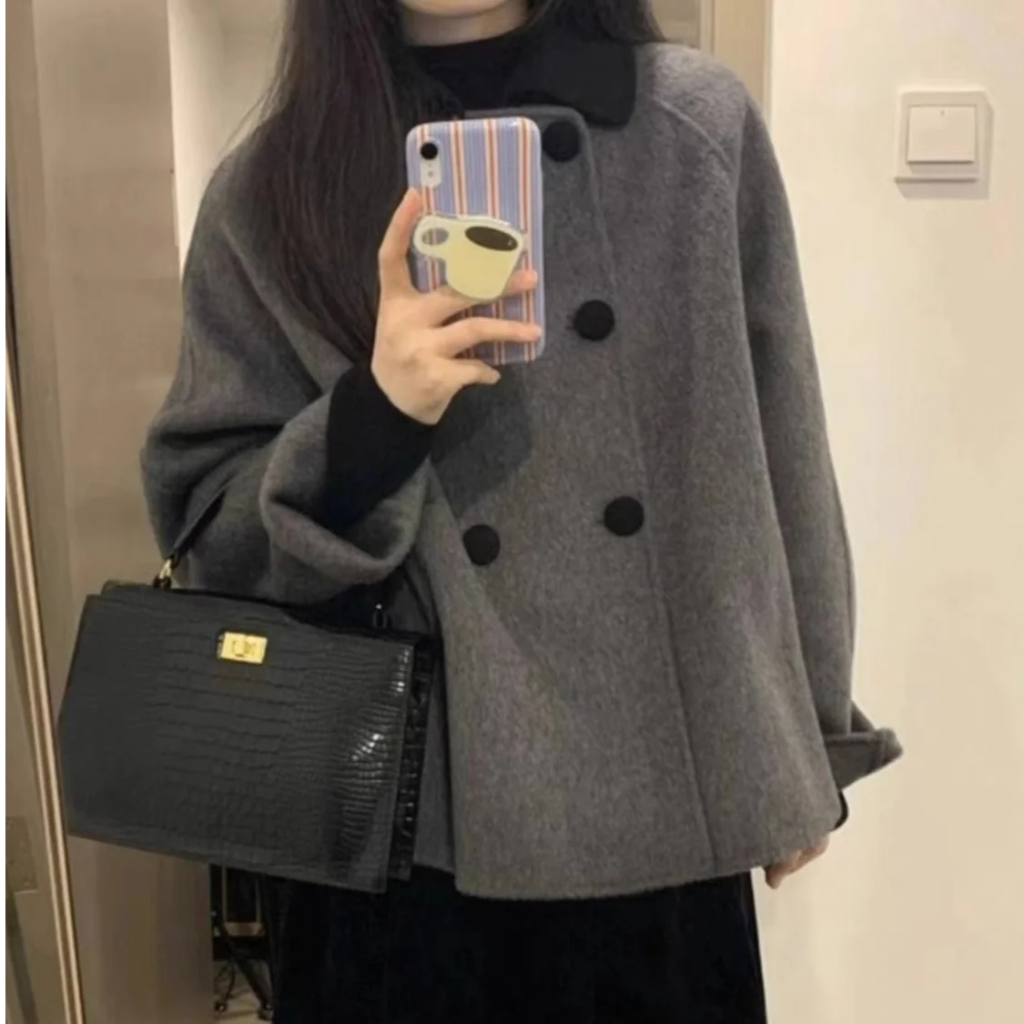 Winter Thickened Short Women's Woolen Coat Grey Unique Stylish Cleanfit Design Fashionable Outerwear for Middle-Aged Ladies