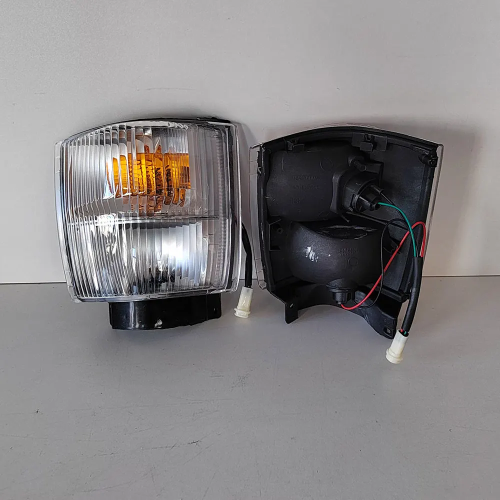 2PCS Car Front Turn Signal Ligh for Nissan Atlas F23 H2F23 H4F23 P2F23  P4F23 1999-2007