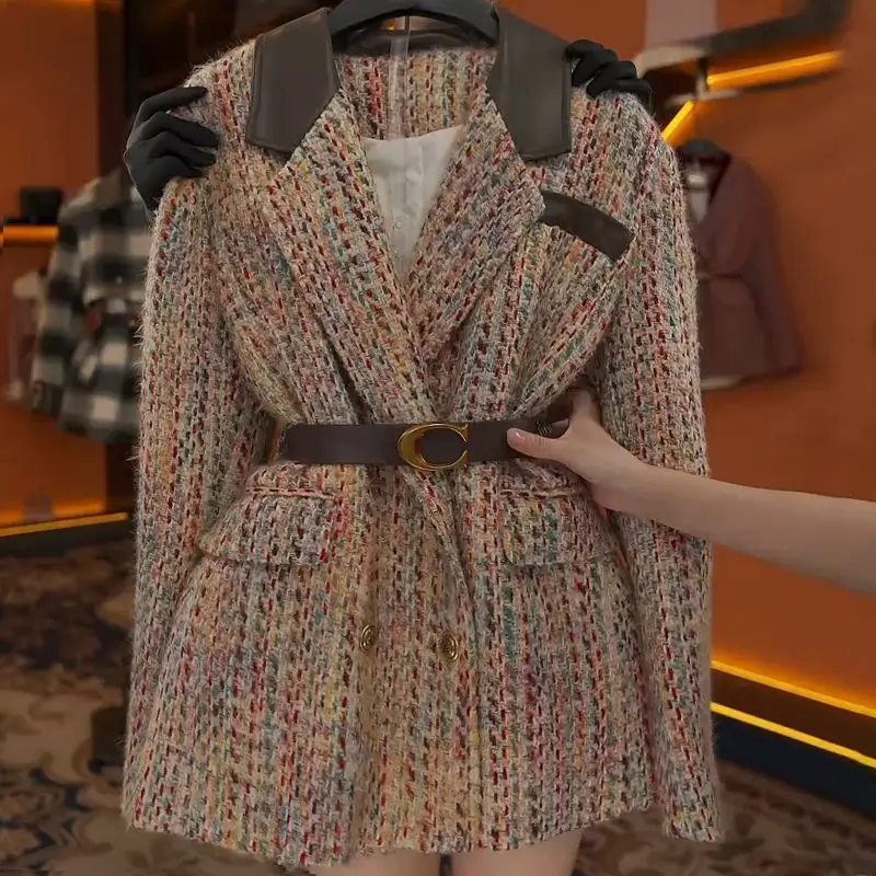 Damska kurtka puchowa zimowa 2025, dopasowany krój, z paskiem w talii, pikowana, ciepła, ocieplana odzież wierzchnia w stylu marynarki, modna.