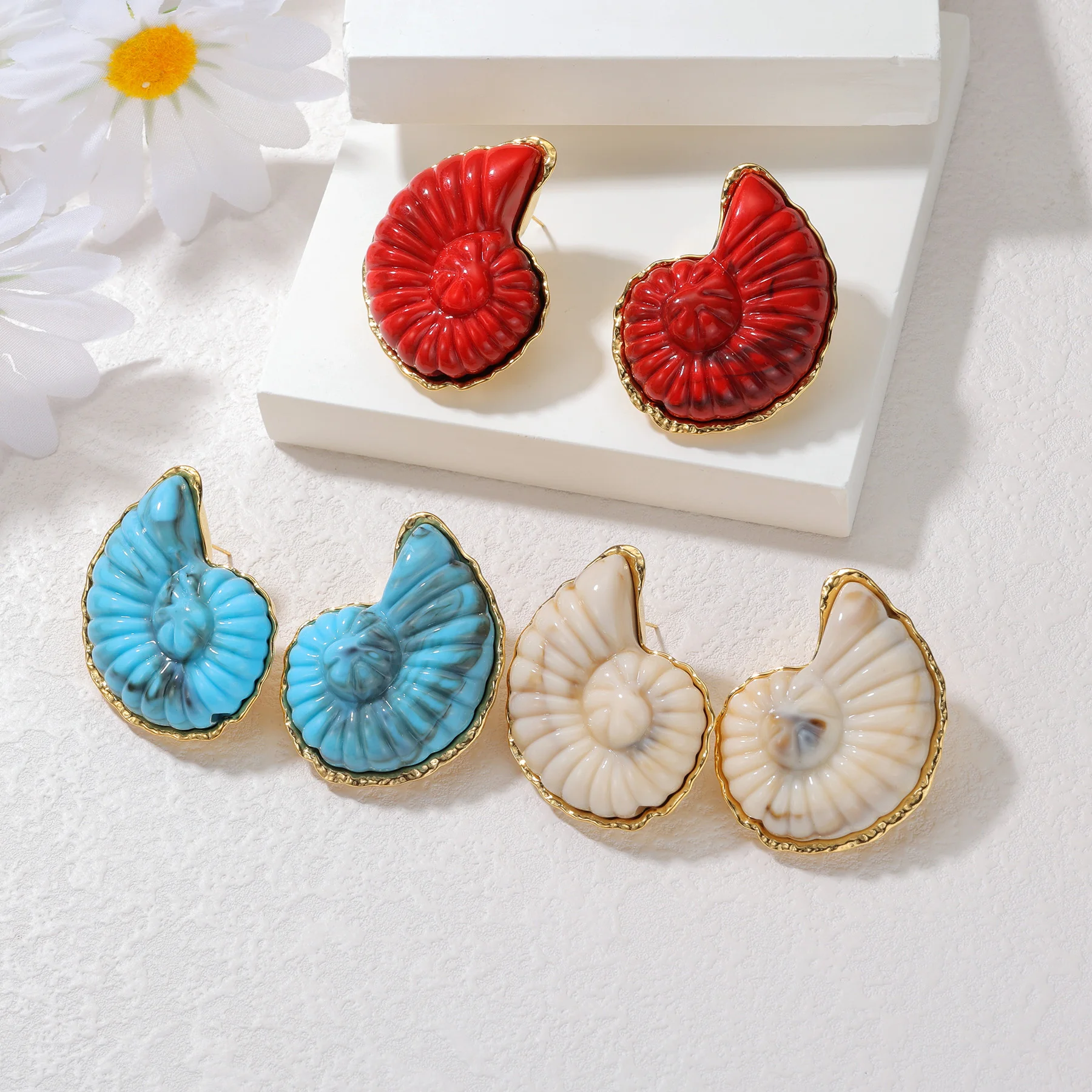 موضة جديدة مطلية بالذهب الفولاذ المقاوم للصدأ أقراط متعددة الألوان الاكريليك قذائف محارة اكسسوارات هدايا مجوهرات ساحرة للنساء