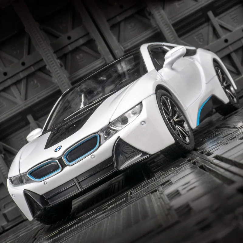 Scala 1/22 BMW I8 modello di auto sportiva luce sonora pressofusi congiunti giocattoli veicoli bambini auto regalo Voiture decorazioni per la casa in miniatura