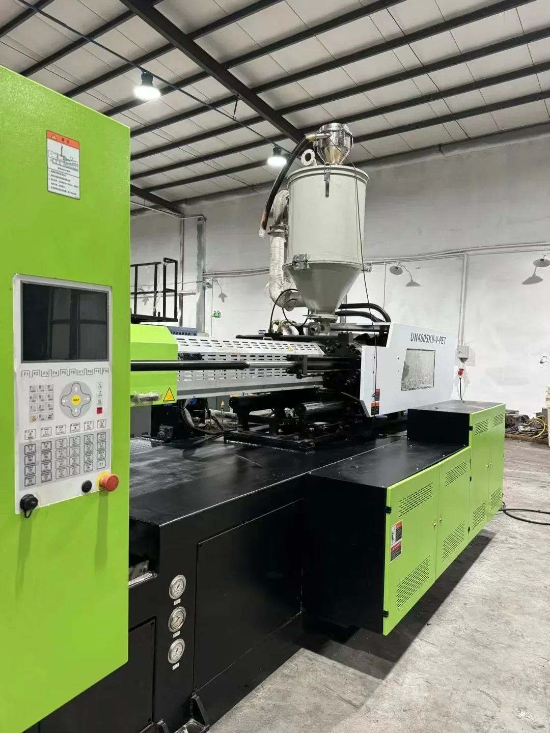 MA480t เครื่องทําแก้วพลาสติก เครื่องปั้นพลาสติก เครื่องปั้นพลาสติกสําหรับชาวเฮติ