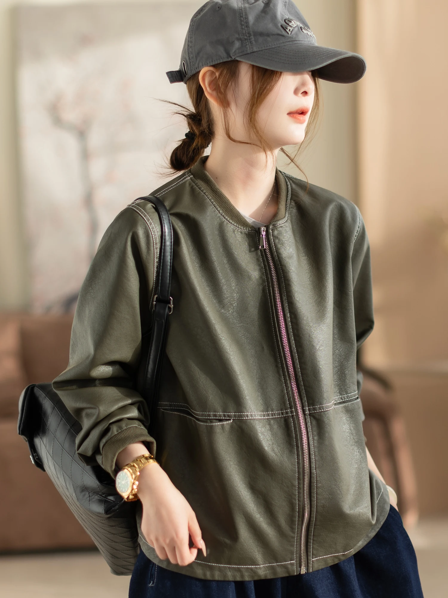 เสื้อแจ็คเก็ตหนังผู้หญิงทรงลำลอง คอกลม สีพื้น ดีไซน์เรียบง่าย สำหรับเดินทาง ฤดูใบไม้ผลิ ฤดูใบไม้ร่วง สินค้ามาใหม่ เสื้อคลุมผู้หญิง