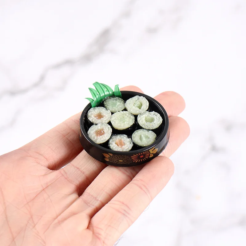Mini Plato de Sushi con Patrón Dorado, Bento Japonés en Miniatura, Modelo de Comida Falsa, Set de Sushi para Casa de Muñecas, Accesorios de Cocina, Atrezzo de Comida de Juguete