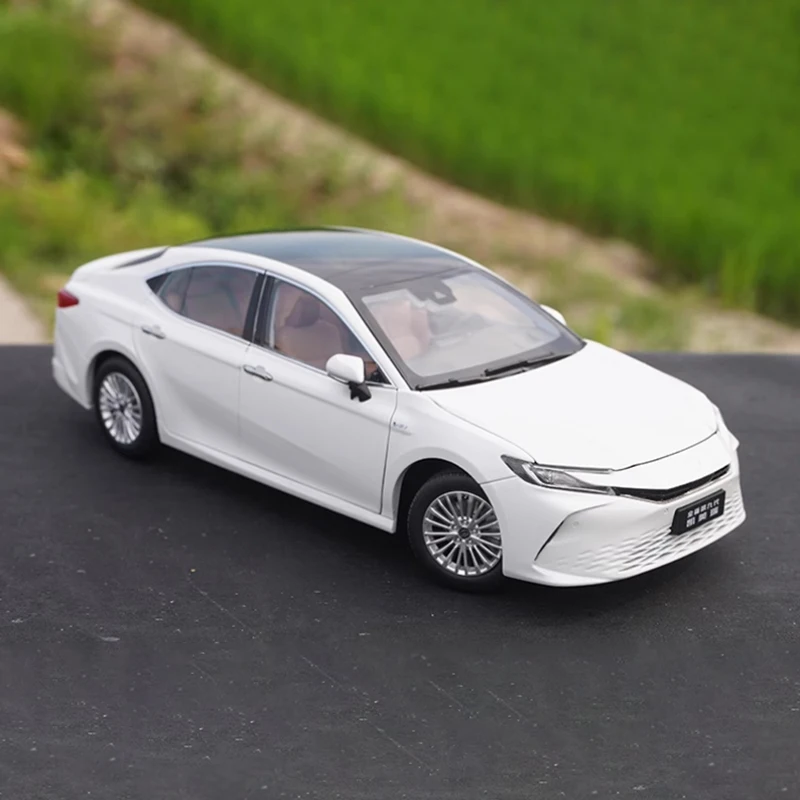 Diecast 1:18 Scale Ninth Generation CAMRY 2024 Alloy Car Model Finished Product Simulation Toy Gift Static Model Display