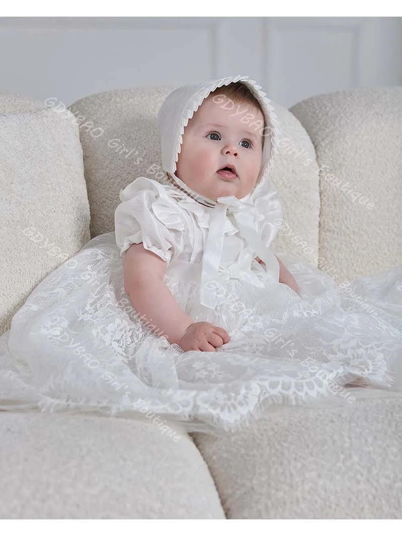 الرضع فستان التعميد 2 قطعة الدانتيل الأبيض فستان المعمودية بونيه مجموعة مع الشريط قصيرة الأكمام حديثي الولادة زهرة الفتيات رداء مخصص