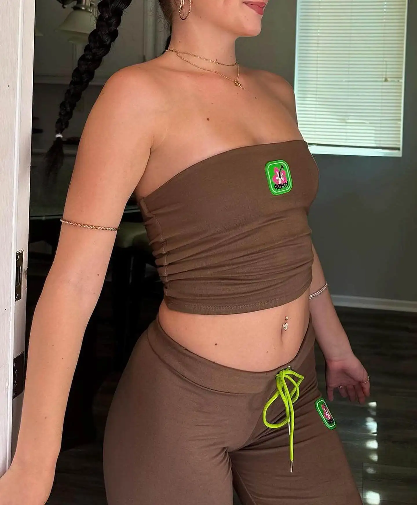 ヨーロッパとアメリカの新しいスーツ INS ファッション刺繍フラワーチューブトップハイウエストカジュアルパンツ 2 点セット