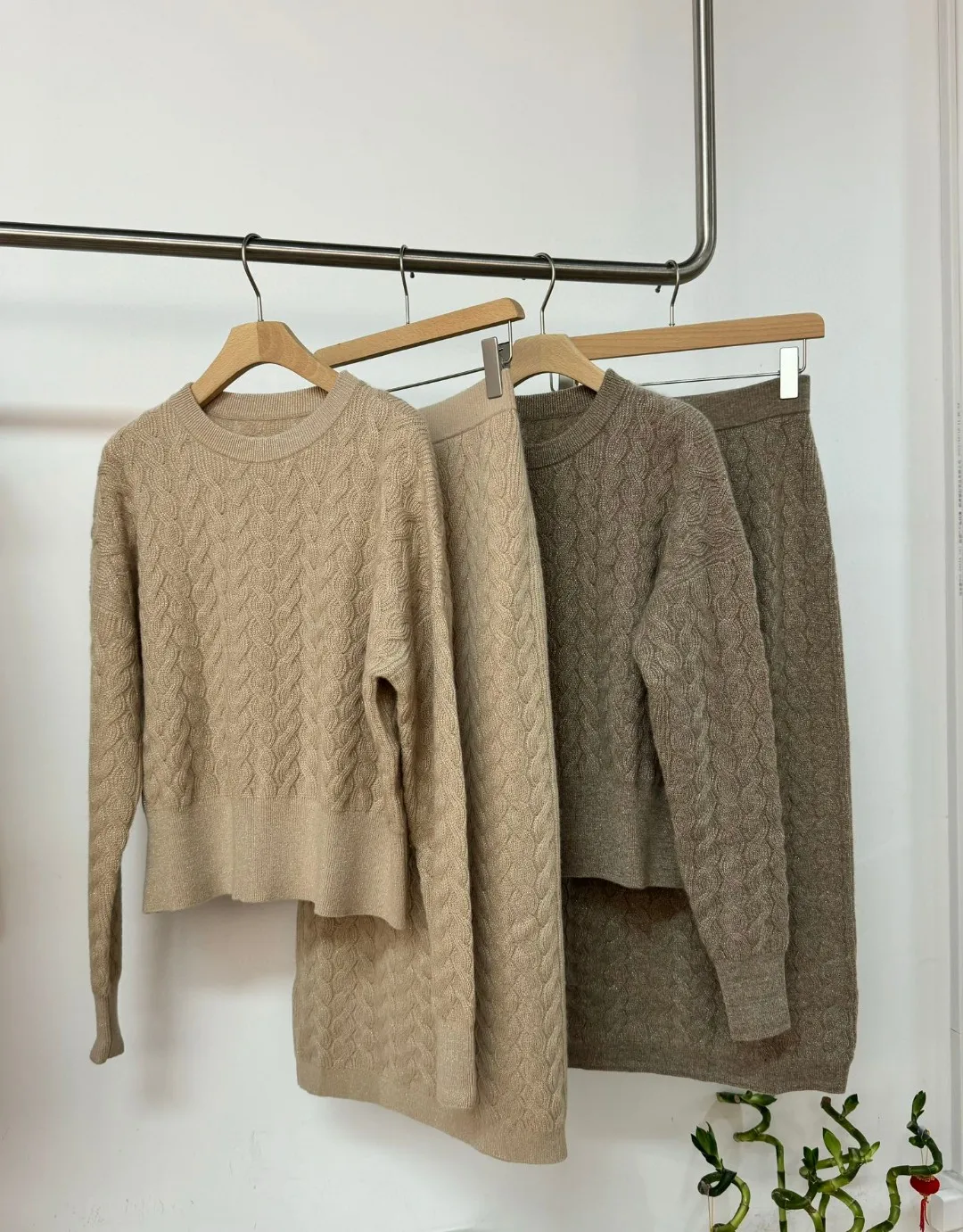 Autumn Winter Women\'s Knitted Skirt Suit B*C Gold Thread Tisted O-Neck Twisted Pullover Sweater + Knitted Skirt Suit