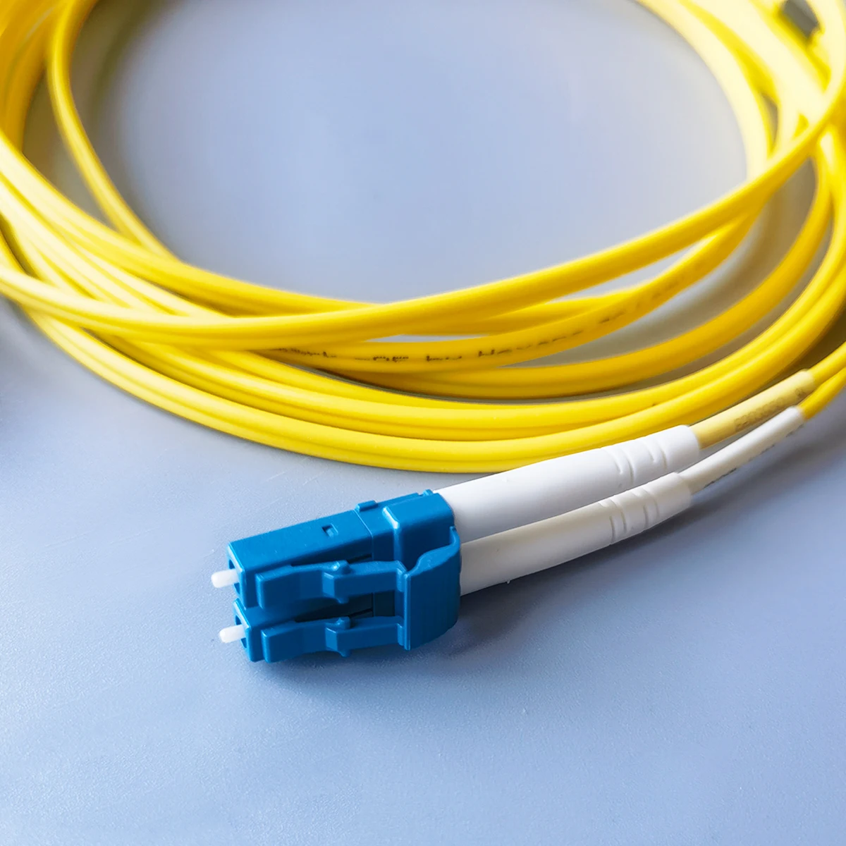 كابل إنترنت الألياف البصرية وضع واحد مزدوج النواة 9/125 2 مللي متر LSZH LC/UPC-LC/UPC 3M/2M 3.0 مللي متر/2.0 مللي متر كابل تمديد الألياف البصرية