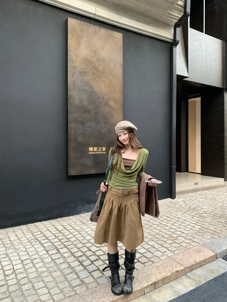 

Женская юбка в стиле Y2K Englsnd, костюм из двух частей, зеленая футболка с драпированным вырезом, топы с высокой талией, коричневая расклешенная юбка трапециевидной формы на заказ