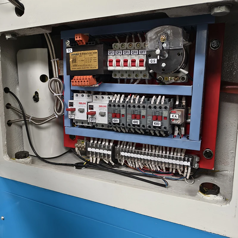 آلة مخرطة يدوية أفقية C6140 طول قطع المعادن يصل إلى 750 مللي متر 1000 مللي متر 2000 مللي متر أداة دقيقة لأشغال المعادن